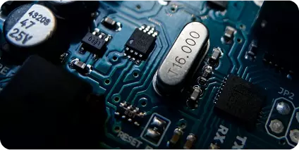 krystaly s frekvencí 32 768 kHz dostupné skladem